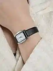 Угольный женские кварцевые часы