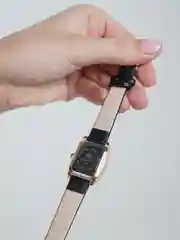 Золотой женские кварцевые часы