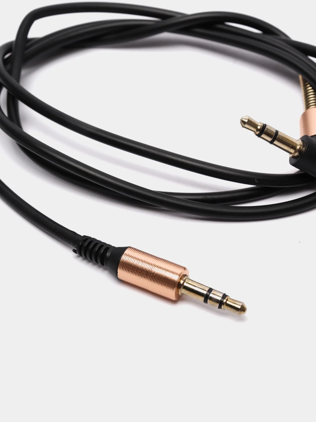 Черный аудио кабель AUX WALKER WCA - 710, с угловым разъемом