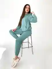 Спортивный костюм женский