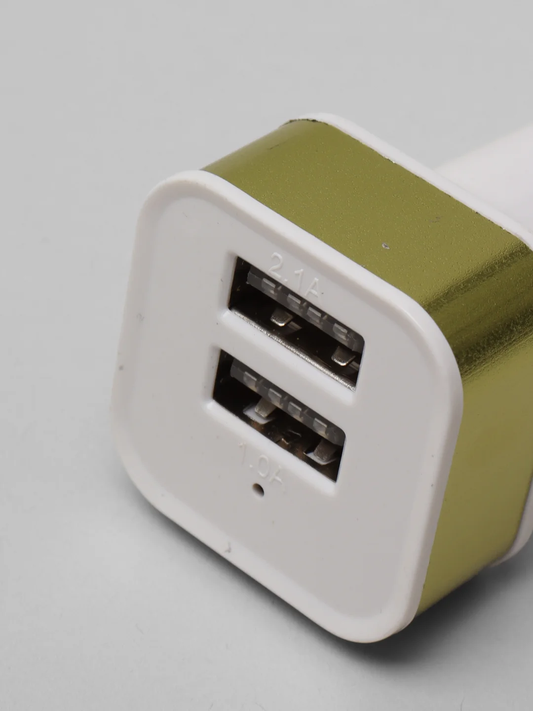 Золотой автомобильное зарядное устройство 2*USB