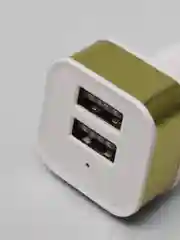 Золотой автомобильное зарядное устройство 2*USB