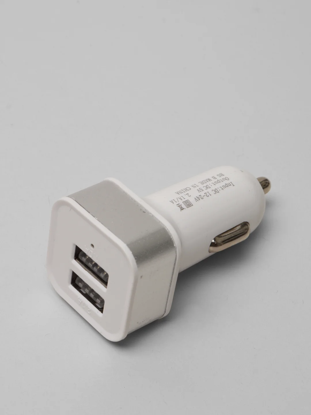 Серебряный автомобильное зарядное устройство 2*USB