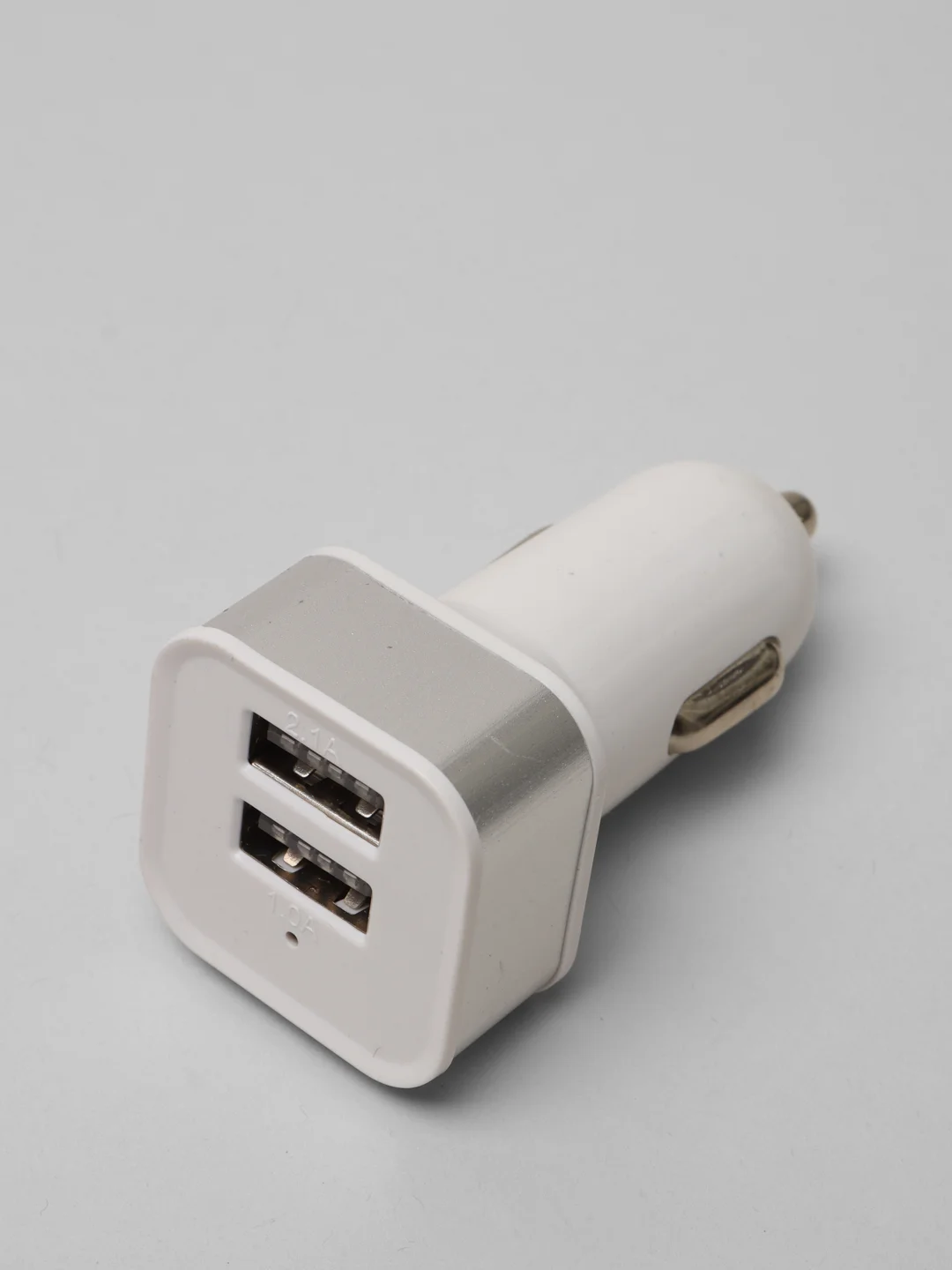 Серебряный автомобильное зарядное устройство 2*USB