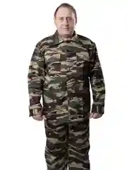 Лесной зеленый камуфляжный костюм