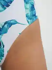 Зеленый купальник слитный женский