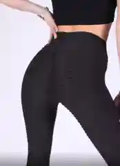 Спортивные женские легинсы