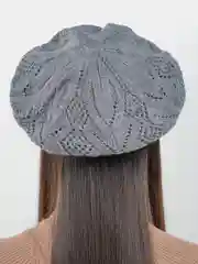 Серый ажурный вязаный берет "Арина", шапка женская весна-осень