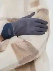 Угольный перчатки женские