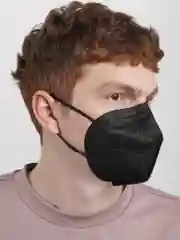 Черный маска многоразовая тканевая