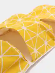 Желтый корзина для хранения вещей настенная