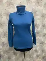 Синий водолазка