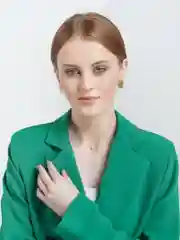 Золотой кулон на леске
