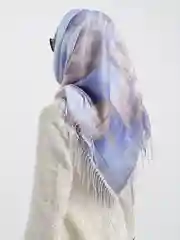 Коралловый платок с бахромой