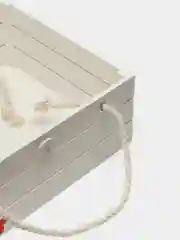 Белый коробка из дерева
