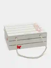 Белый коробка из дерева