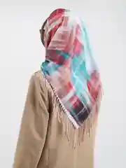 Зеленый платок с бахромой