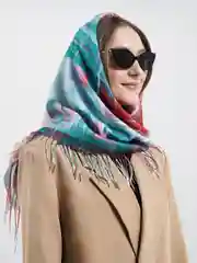 Зеленый платок с бахромой