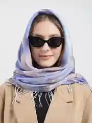 Сиреневый платок с бахромой