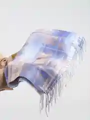Сиреневый платок с бахромой