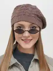 Карамельный берет женский "Волна", ажурный, вязаный