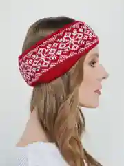 Красный повязка на голову, теплая, вязаная с ушами.