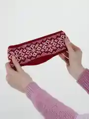 Красный повязка на голову, теплая, вязаная с ушами.
