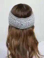 Серый повязка на голову, теплая, вязаная с ушами.