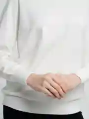 Белый свитер С КАПЮШОНОМ