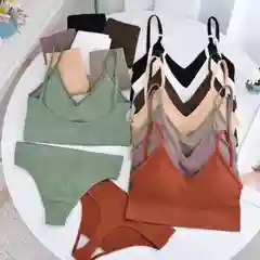 Комплект белья с стрингами на высокой посадке