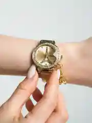 Золотой женские наручные часы с Эйфелевой башней
