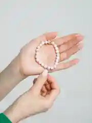Белый браслет с короной унисекс