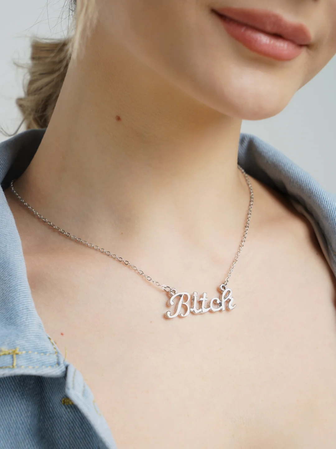 Серебряный цепочка с подвеской "Bitch"