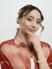 Желтый женский браслет из цветных бусин
