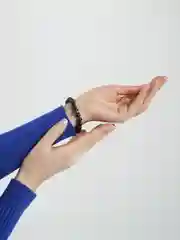 Черный браслет с короной унисекс