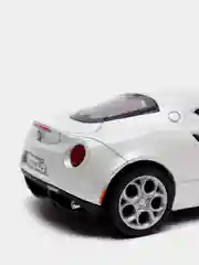 Белый металлическая машинка 2013 Alfa Romeo 4C KT5366D