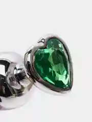 Зеленый анальная пробка "Сердце", металлическая, с кристаллом, 3 размера