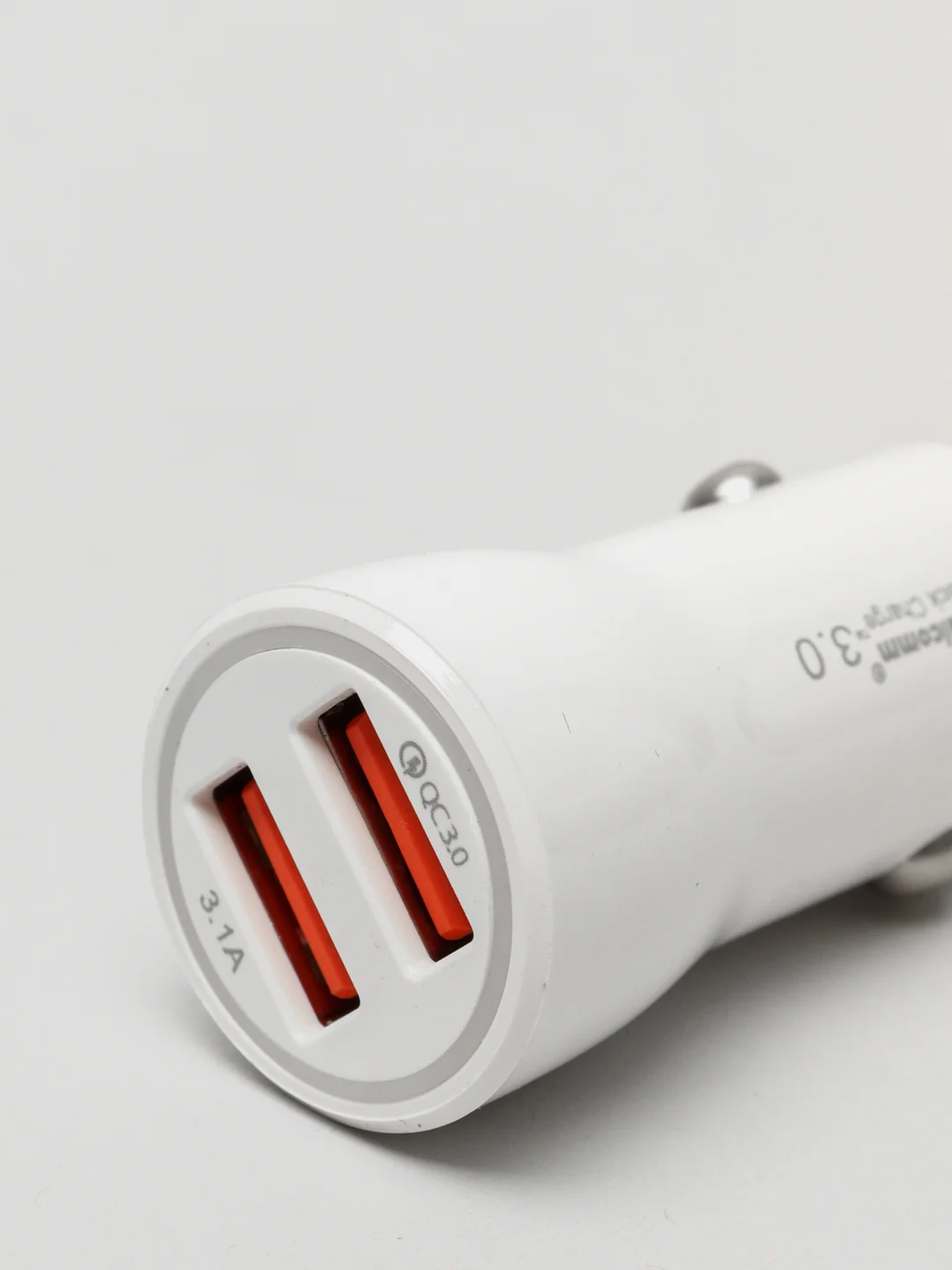 Белый авто адаптер Olaf для быстрого заряда Qualcomm 3.0.с двумя портами USB