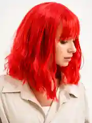 Красный парик с челкой