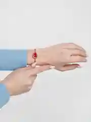 Алый женский браслет