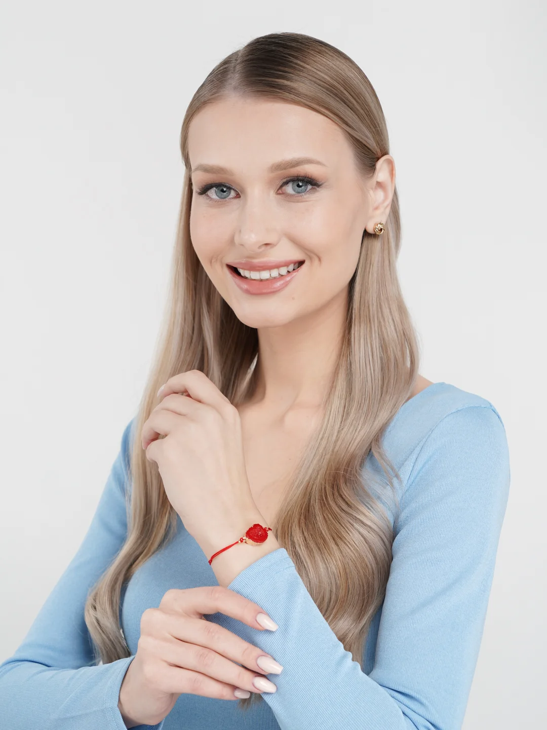 Алый женский браслет