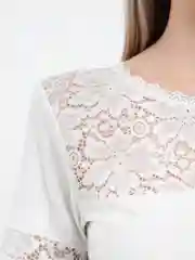 Toп-футболка из вискозы с кружевом