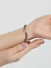 Черный браслет из бисера со звездами