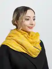 Желтый палантин легкий