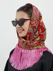 Розовый платок женский, в русском стиле, с бахрамой, с цветами