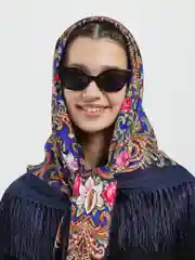 Темно-синий платок женский, в русском стиле, с бахрамой, с цветами