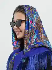 Синий платок женский, в русском стиле, с бахрамой, с цветами