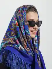 Синий платок женский, в русском стиле, с бахрамой, с цветами