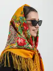 Светло-оранжевый платок женский, в русском стиле, с бахрамой, с цветами