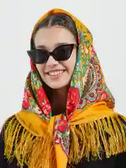 Светло-оранжевый платок женский, в русском стиле, с бахрамой, с цветами